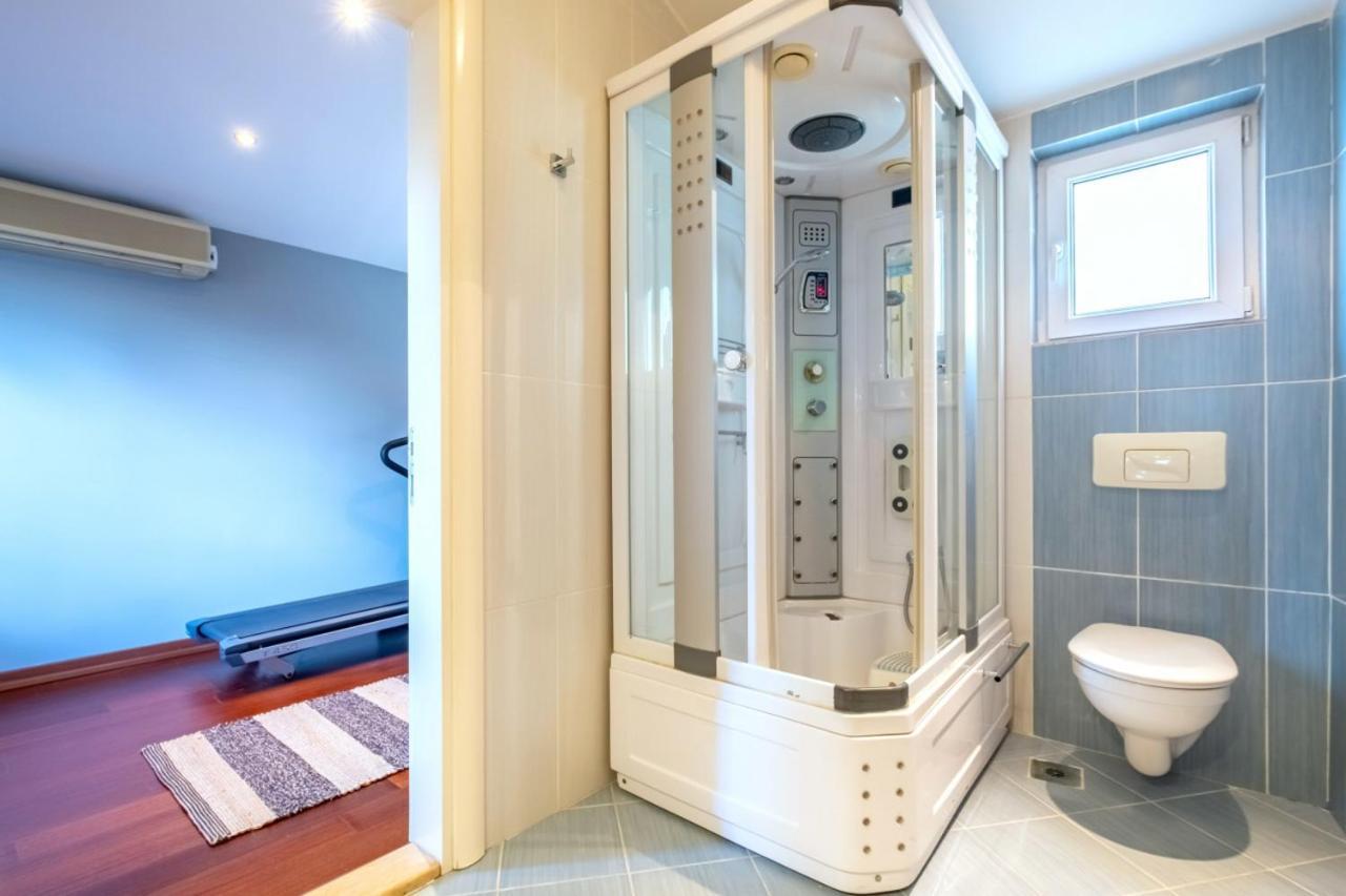 Flat With Terrace Near Istiklal Street İstanbul